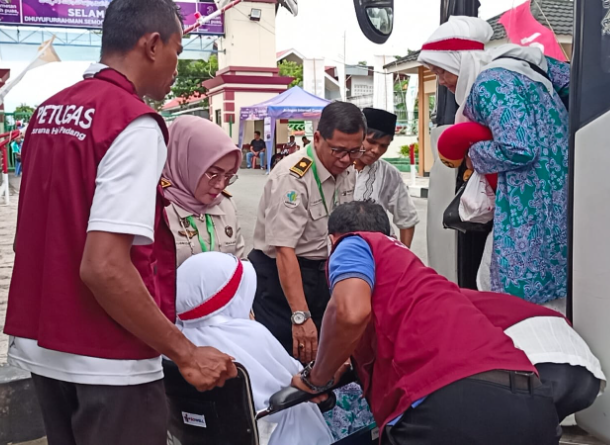 Ramah Lansia Keberangkatan Jemaah Haji Kloter I Padang