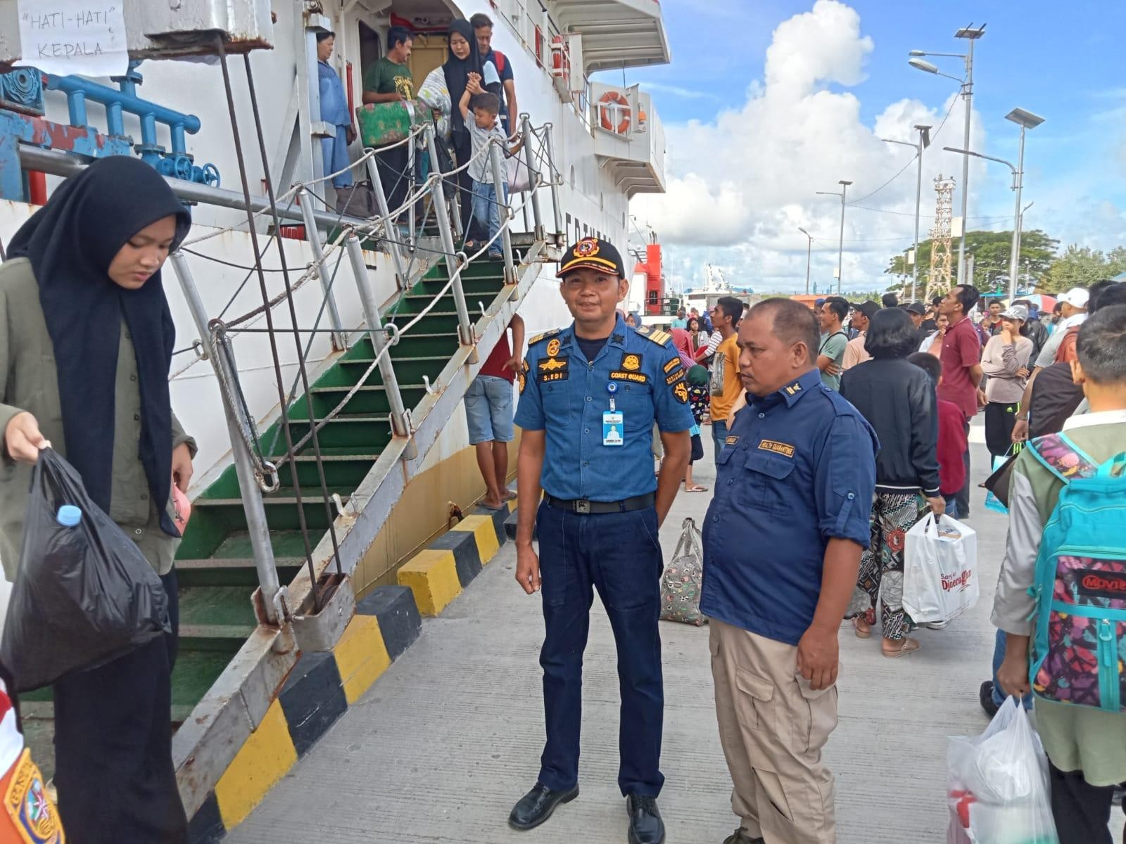 Pengawasan Kesehatan Penumpang Arus Mudik H-4 Idul Fitri 1444 H di Pos Tua Pejat Kepulauan Mentawai