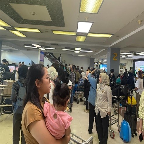 Pengawasan Penumpang Arus Mudik Lebaran H-2 di Bandara Internasional Minangkabau